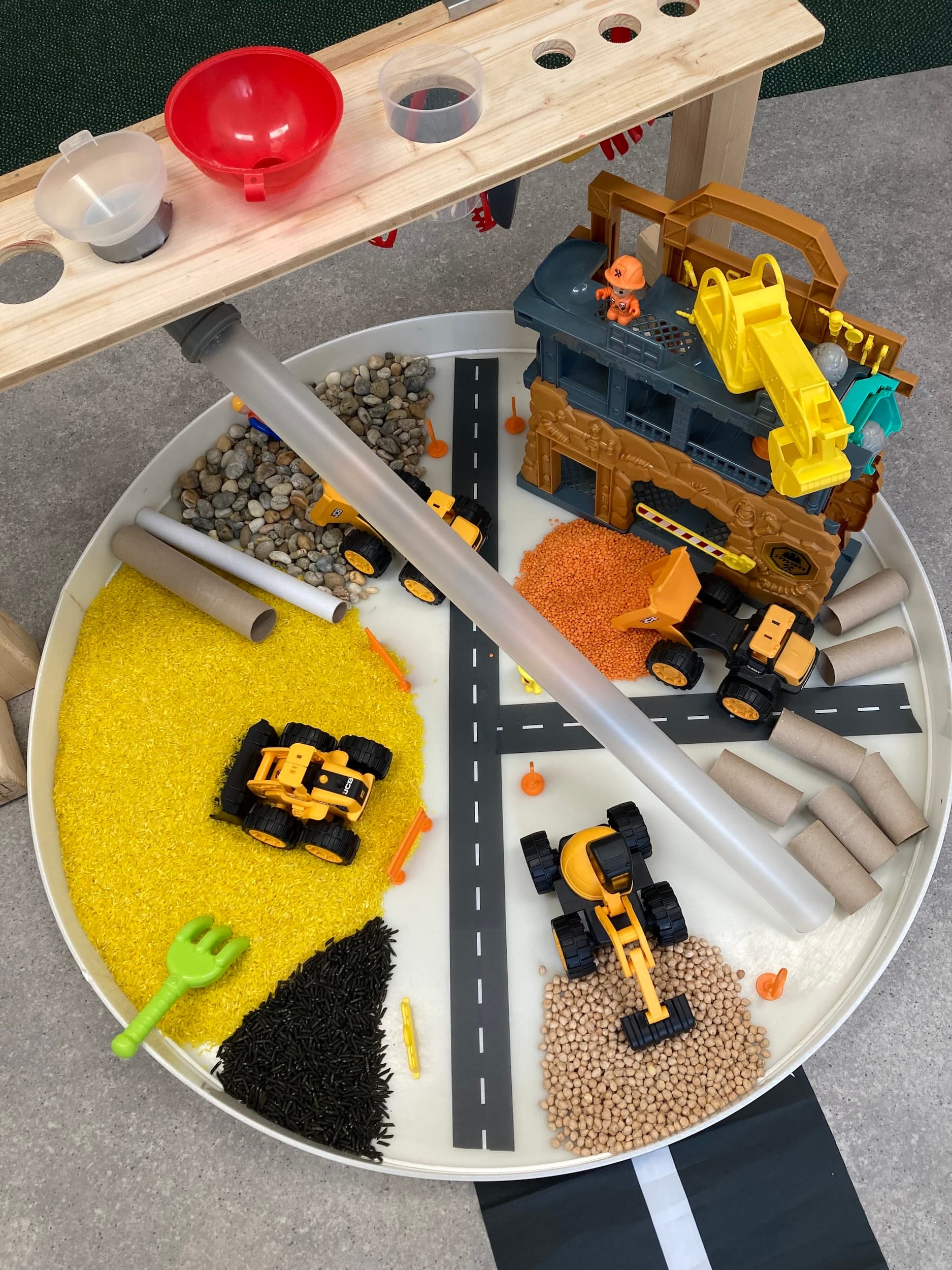 Deti sa hrajú s plastelínou